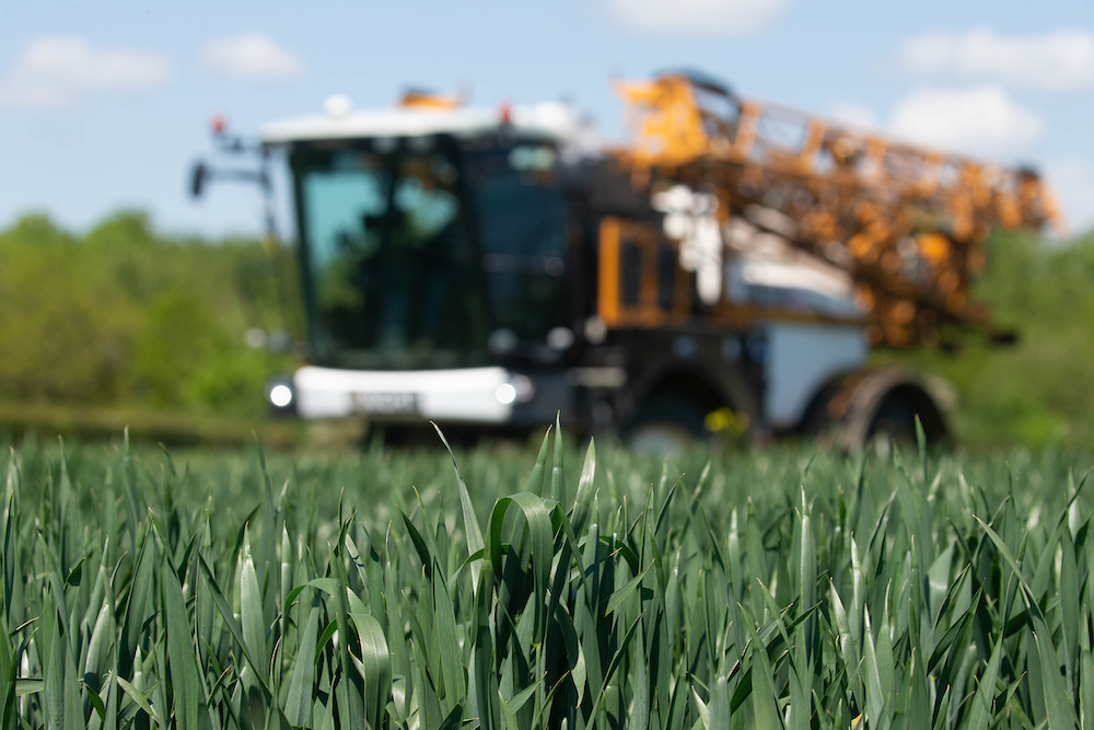 Spraying Winter Wheat at growth stage T2